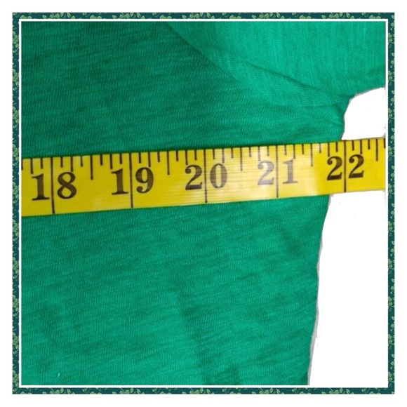 Old Navy "Believe in Luck" Shamrock Graphic Tee 💯 Cotton - Picture 4 of 5